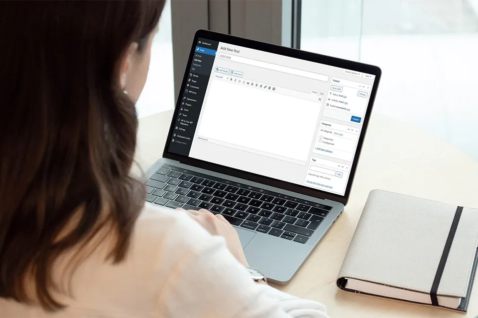 Se till att regelbundet uppdatera: WordPress Tillägg (plugins) Tema- Bild av Tumisu från Pixabay